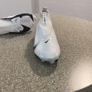 Nike Vapor football Cleats//size 8//never worn or used great for turf & grass Nike | Shoes | Nike Vapor Football Cleatssize 8never Worn Or  main image 2